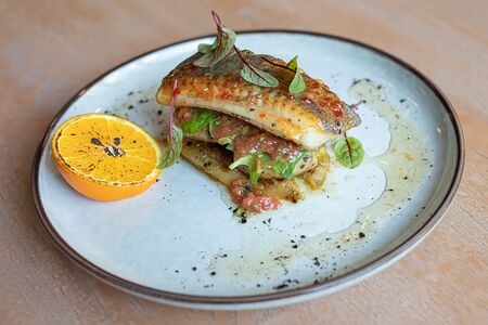 Палтус с картофелем и печеным баклажаном