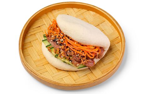 Бань Бао с говядиной и соусом спайси