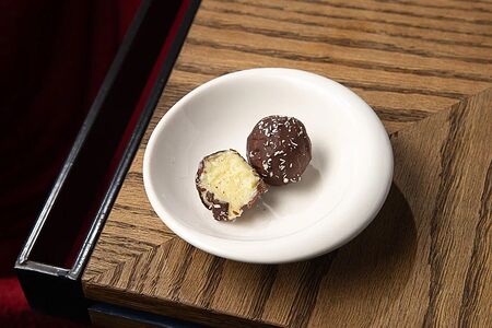 Конфета кокосовый трюфель