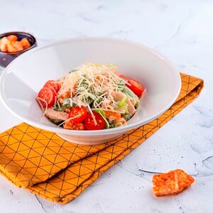 Салат Цезарь с курицей