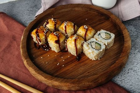 Запеченный ролл Везувий