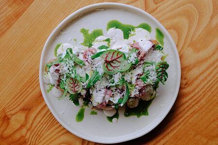 Брускетта с ростбифом и соусом тоннато