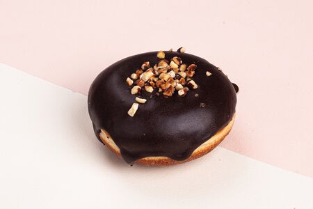 Пончик с нутеллой и фундуком