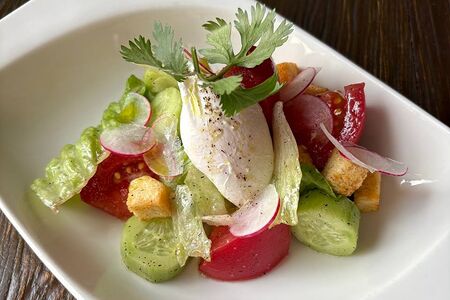 Деревенский с яйцом пашот 