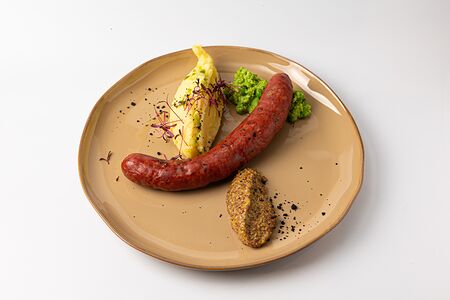 Дублинская колбаска с картофельным пюре и баварской горчицей