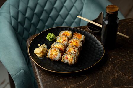 Ролл с копченой семгой