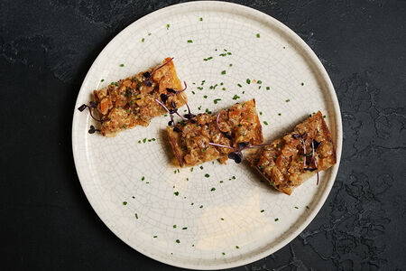 Брускетта с подкопченным лососем