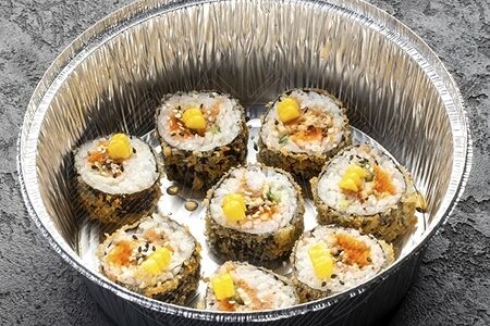 Тёплый ролл с лососем и угрём