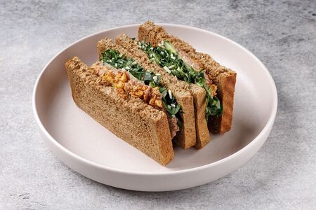 Сэндвич с тунцом