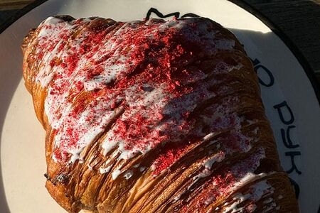 Круассан малиновый