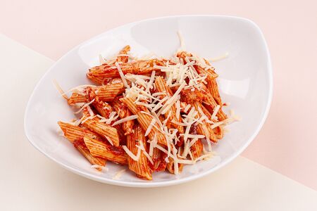 Пенне с цыпленком и вялеными томатами