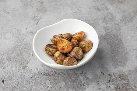 Печеный картофель стоун с травами