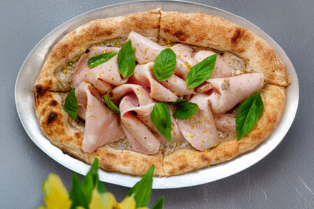 Фокачча с мортаделлой и трюфельной пастой 