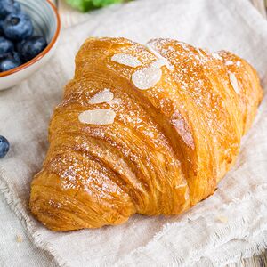 Круассан с заварным кремом