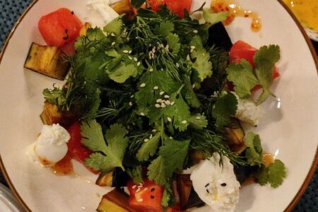 Тёплый салат из баклажанов