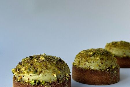 Клубника-фисташка тарт