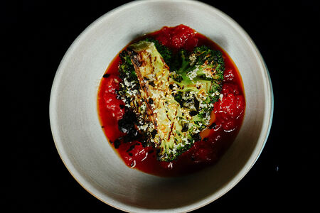 Брокколи, арахис чили, томатный понзу