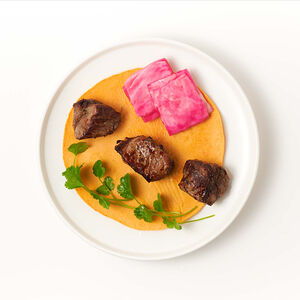 Шашлык из баранины на пшеничной лепёшке с маринованной капустой по-гурийски