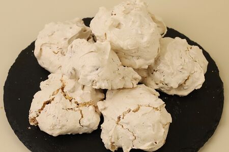 Безе с фундуком