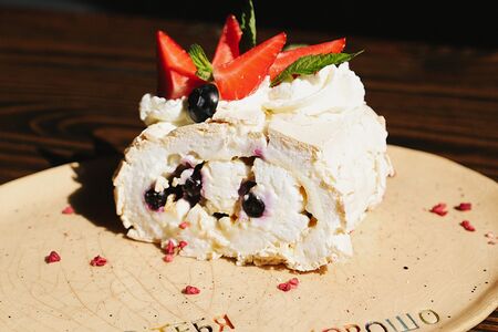 Меренговый рулет