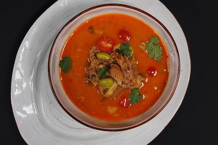 Том-ям-ка-му с томленой рулькой