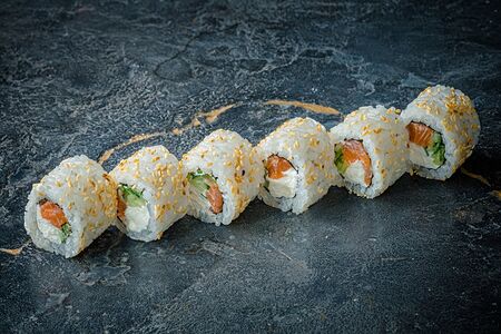 Ролл филадельфия в кунжуте