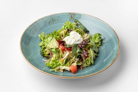 С томатами, страчателлой и кизиловым соусом