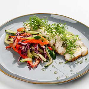 Филе цыпленка с хрустящим салатом