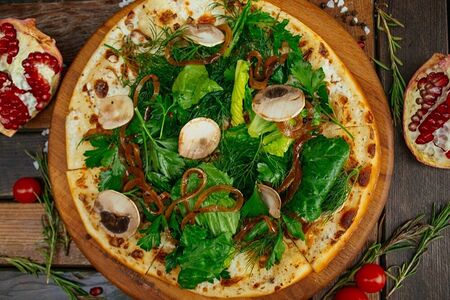 Лахмаджун с сыром и трюфелем