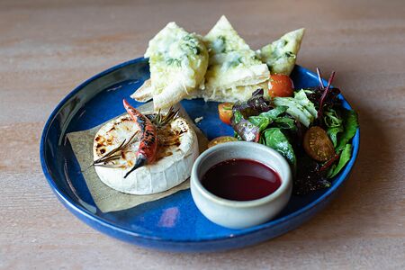 Камамбер запеченный