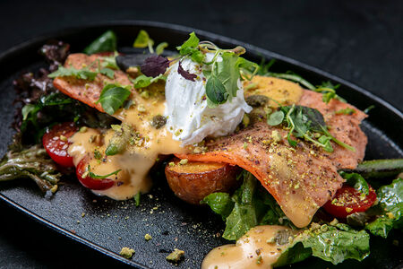 Салат с лососем