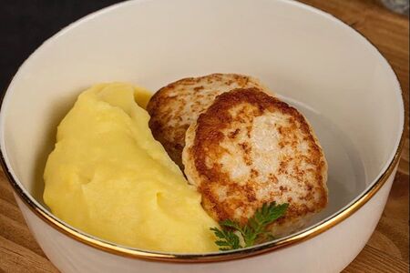 Пюре с куриной котлеткой