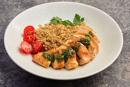 Фаршированная куриная грудка с киноа