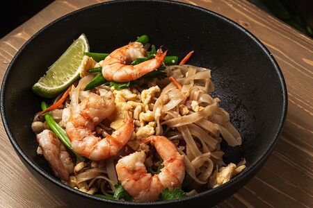 Рисовая лапша Пад тай с арахисом