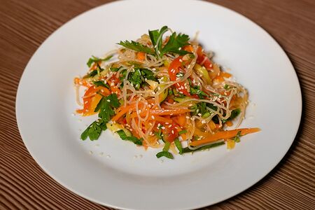 Салат с фунчозой