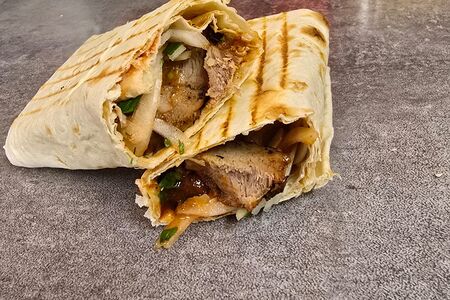 Шашлык из cвинoй шеи в лаваше