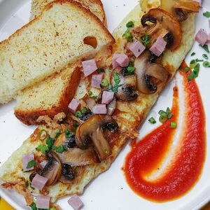 С грибами и ветчиной глазунья