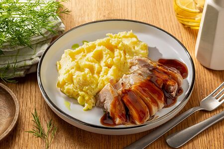 Бедро цыпленка в соусе демиглас