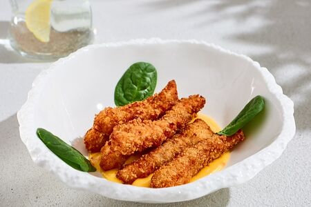 Хрустящие креветки с соусом Манго