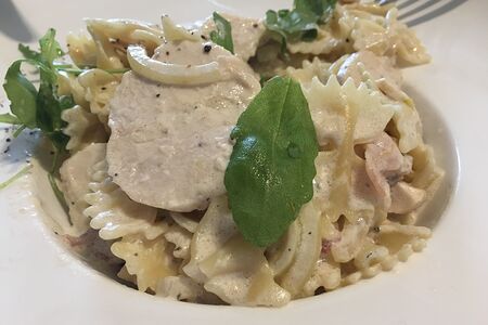 Макароны с курицей в сливочном соусе