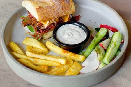 Сэндвич с брискетом BBQ