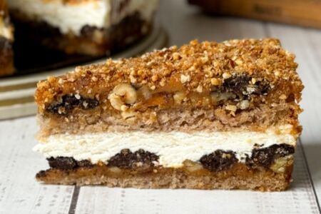 Торт банановый с карамелью