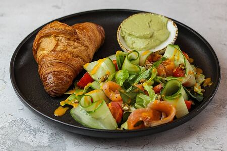 Континентальный завтрак с форелью