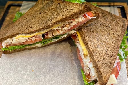 Сэндвич с камчатским крабом