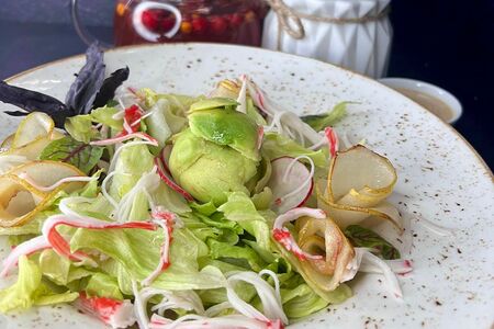 Салат с крабом авокадо