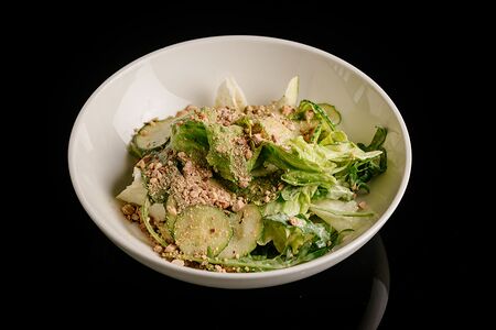 Зеленый салат с цукини 