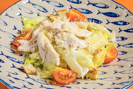 Салат Цезарь с цыпленком