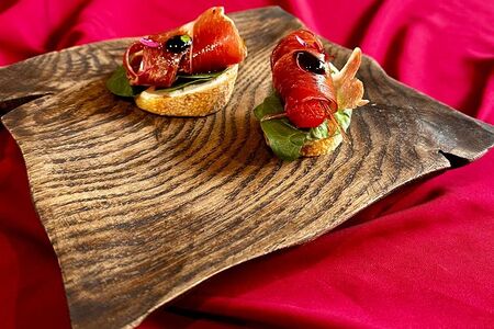 Брускетта с пармой