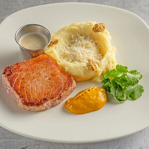 Стейк из тунца с пюре