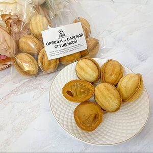 Орешки с вареной сгущенкой